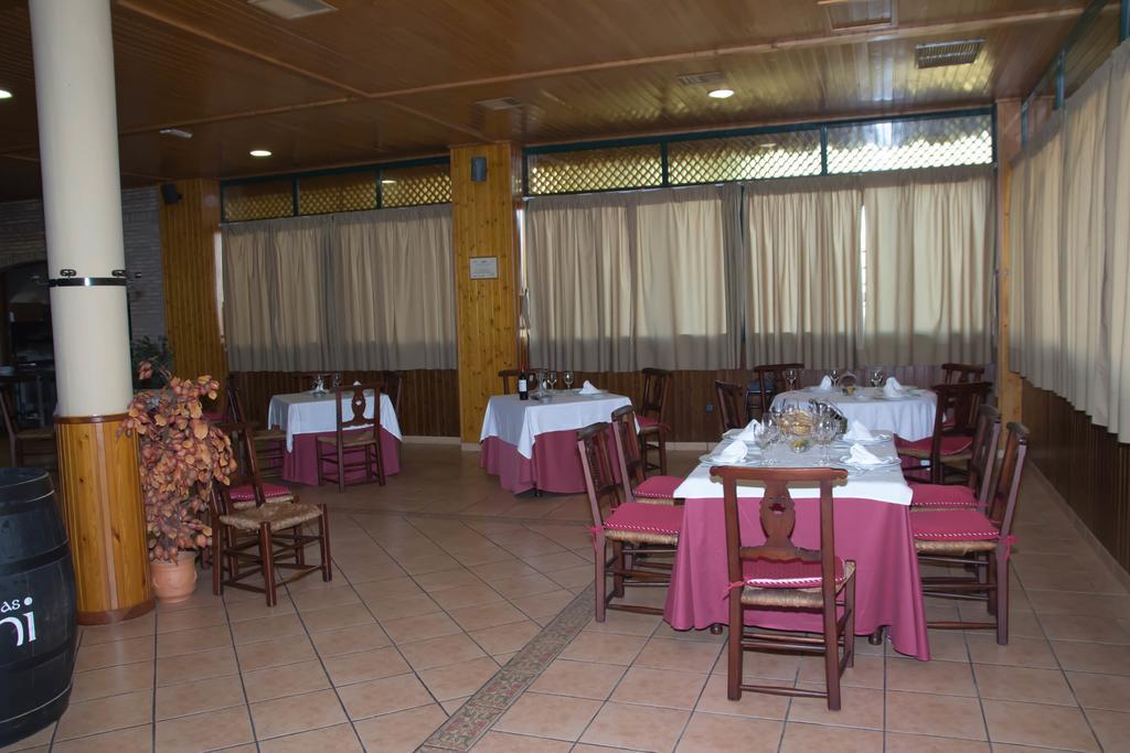 Hotel Puerta De Monfrague Malpartida De Plasencia Exterior foto
